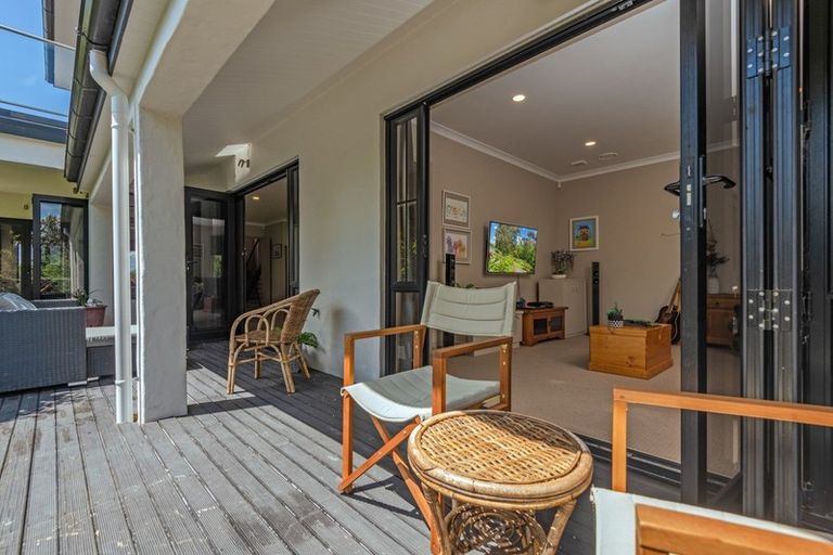 Photo of property in 60 Ruapehu Drive, Fitzherbert, Palmerston North, 4410