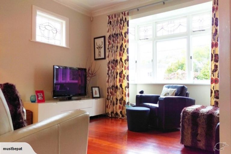 Photo of property in 18 Fernlea Avenue, Karori, Wellington, 6012