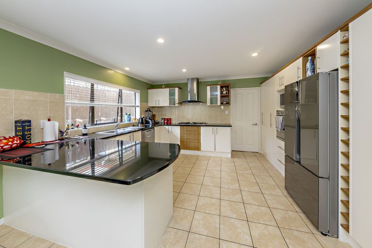 Photo of property in 9 Pistachio Place, Goodwood Heights, Auckland, 2105