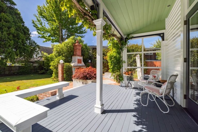 Photo of property in Chilcombe Homestead, 4 Medbury Terrace, Fendalton, Christchurch, 8041