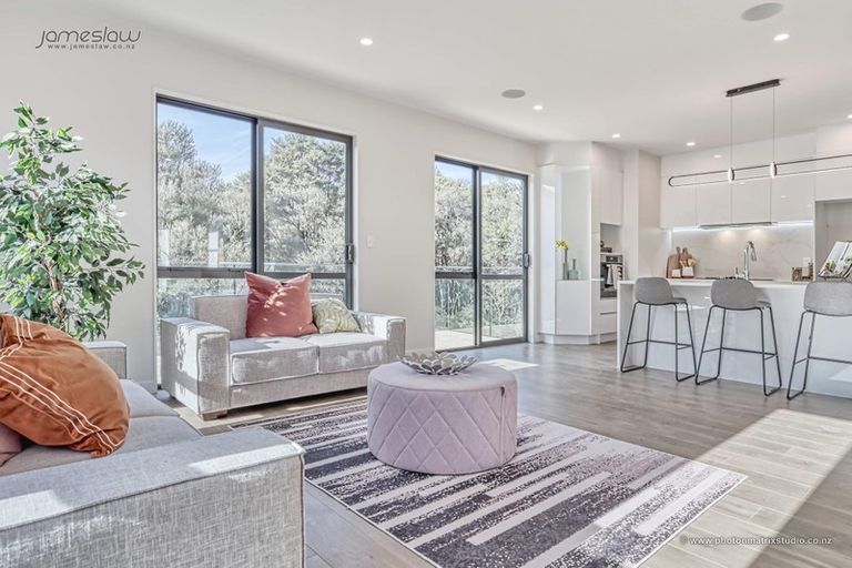 Photo of property in 52 Blacks Road, Greenhithe, Auckland, 0632