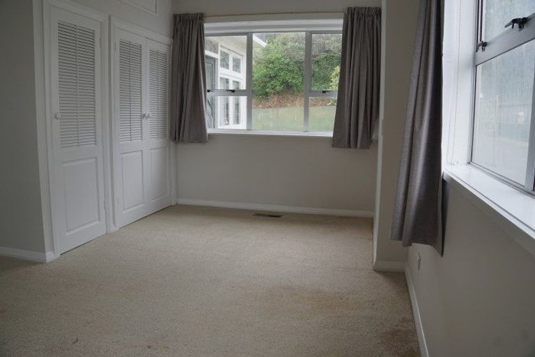 Photo of property in 109 Queens Drive, Lyall Bay, Wellington, 6022