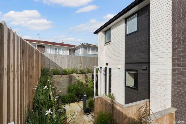 Photo of property in 9/45 Vera Road, Te Atatu South, Auckland, 0610