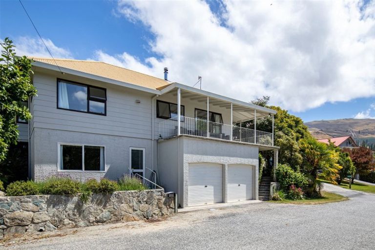 Photo of property in 43 Cheviot Street, Roxburgh, 9500