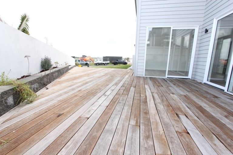 Photo of property in 16 Milano Boulevard, Karaka, Papakura, 2113