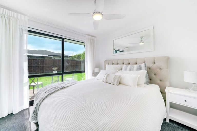 Photo of property in 42 Twin Parks Rise, Papakura, 2110