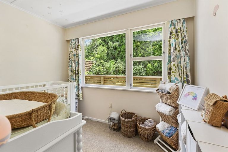 Photo of property in 28 Oak Avenue, Paremata, Porirua, 5024