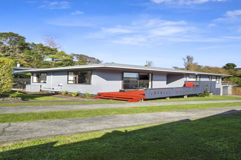 Photo of property in 4 Ward Place, Marfell, New Plymouth, 4310