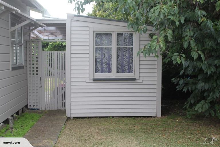 Photo of property in 20 Domett Street, Opunake, 4616