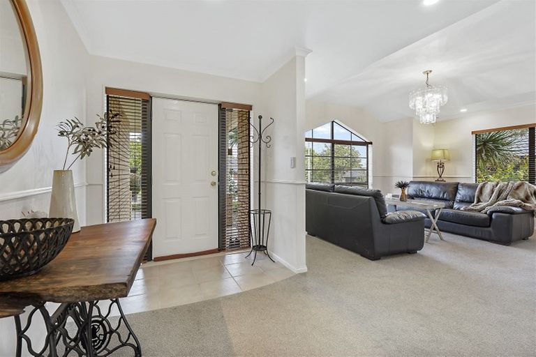 Photo of property in 12 Moycullien Lane, East Tamaki Heights, Auckland, 2016