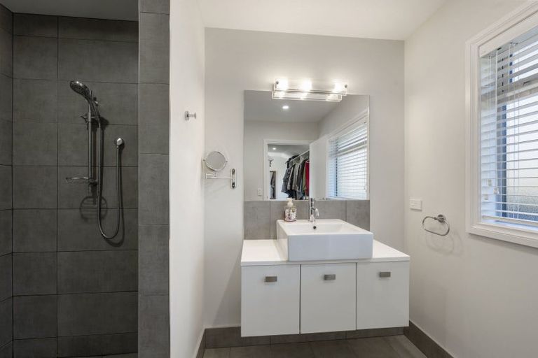 Photo of property in 18 Peregrine Place, Kinloch, Taupo, 3377