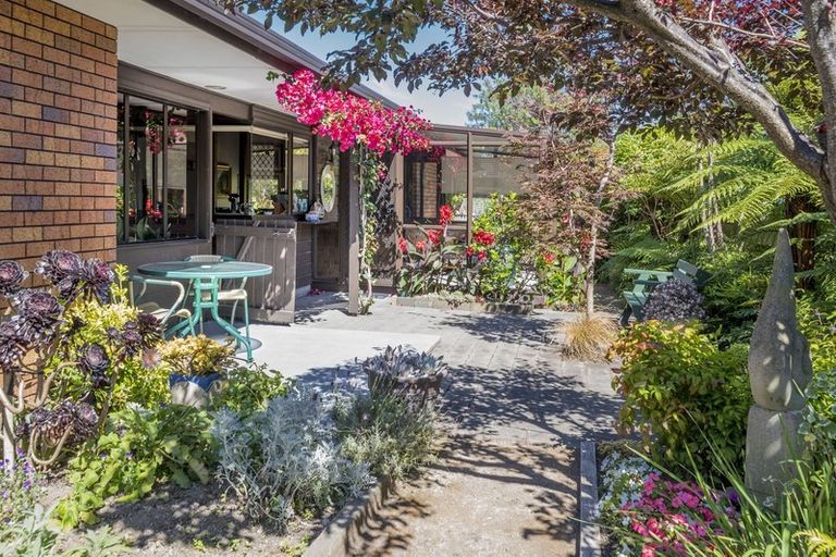 Photo of property in 1 Manu Grove, Waikanae, 5036