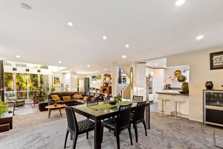 Photo of property in 6 Javelin Place, West Harbour, Auckland, 0618