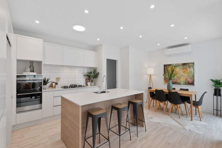 Photo of property in 23 Waituarua Drive, Takanini, 2112