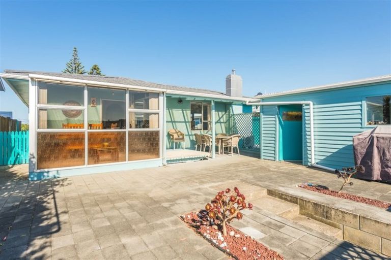 Photo of property in 144 Cornfoot Street, Castlecliff, Whanganui, 4501