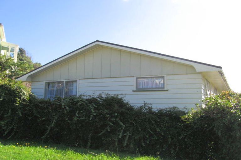Photo of property in 42a Raroa Terrace, Tawa, Wellington, 5028