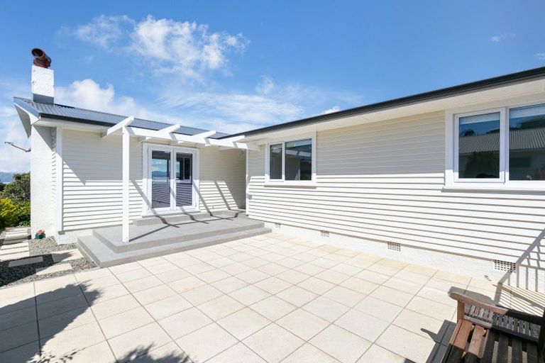 Photo of property in 7 Harbour Park Terrace, Khandallah, Wellington, 6035