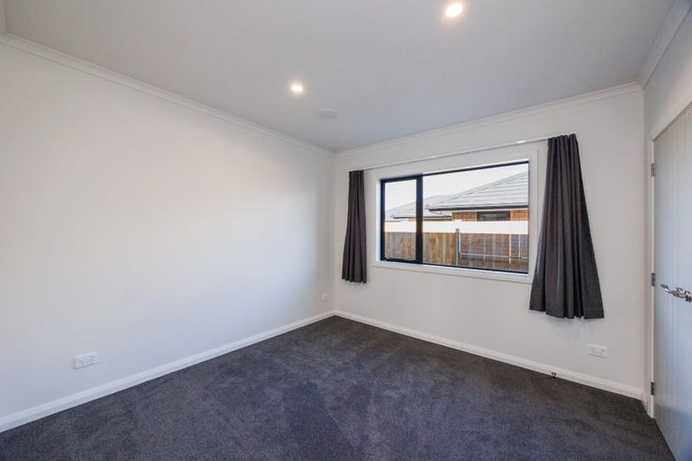 Photo of property in 48 Sardinia Grove, Fitzherbert, Palmerston North, 4410