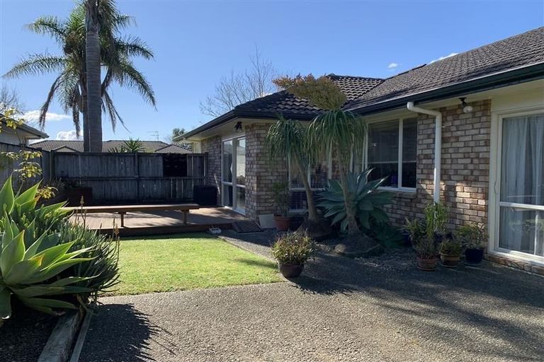 Photo of property in 6 Feeny Crescent, East Tamaki, Auckland, 2013