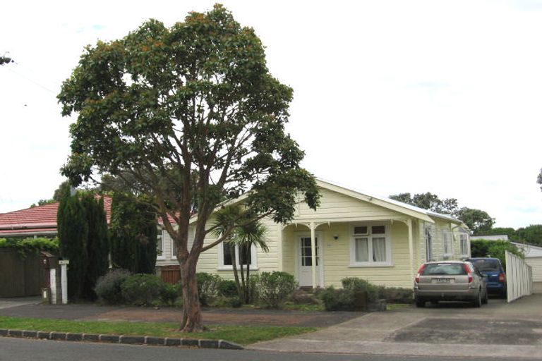 Photo of property in 24 Alberta Street, Point Chevalier, Auckland, 1022