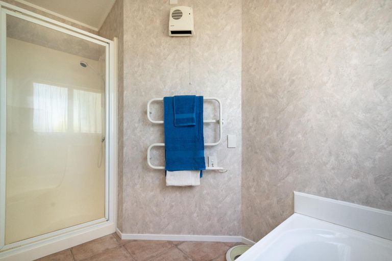 Photo of property in 33 Maurice Borich Place, Henderson, Auckland, 0610