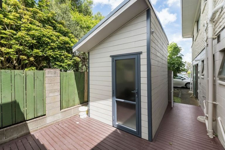 Photo of property in 30 Akoranga Drive, Northcote, Auckland, 0627