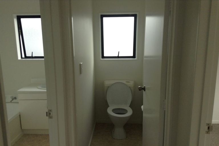 Photo of property in 2/5 Seine Road, Forrest Hill, Auckland, 0620