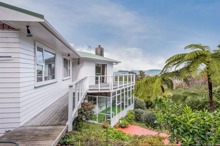 Photo of property in 18 Magnolia Grove, Maungaraki, Lower Hutt, 5010