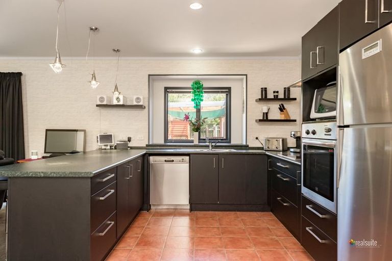 Photo of property in 81a Emerald Hill Drive, Birchville, Upper Hutt, 5018