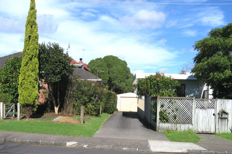 Photo of property in 2/11 Richard Avenue, Bucklands Beach, Auckland, 2014