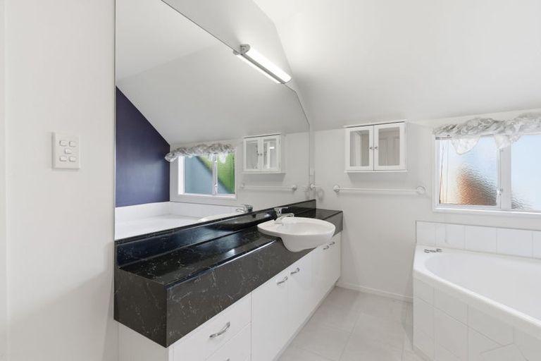 Photo of property in 17 Greystoke Lane, Avonhead, Christchurch, 8042