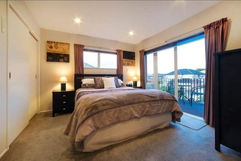 Photo of property in 4 Bordeaux Parade, Te Atatu South, Auckland, 0610