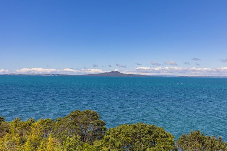 Photo of property in 1/3 Portal Place, Murrays Bay, Auckland, 0630