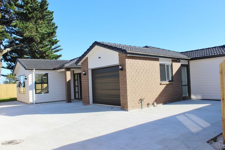 Photo of property in 706a Massey Road, Mangere, Auckland, 2022