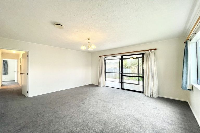Photo of property in 1/17 Orchid Place, Te Atatu South, Auckland, 0610