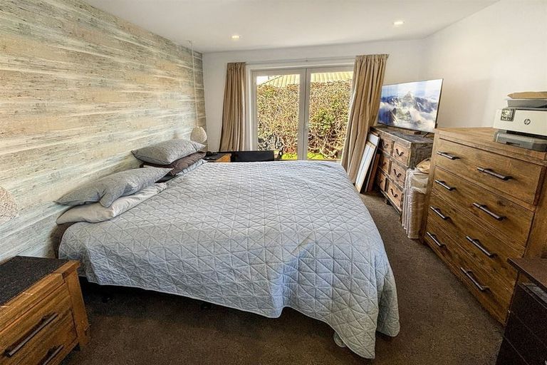 Photo of property in 35 Pinehurst Crescent, Russley, Christchurch, 8042