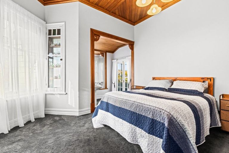 Photo of property in 32 Milton Road, Bluff Hill, Napier, 4110