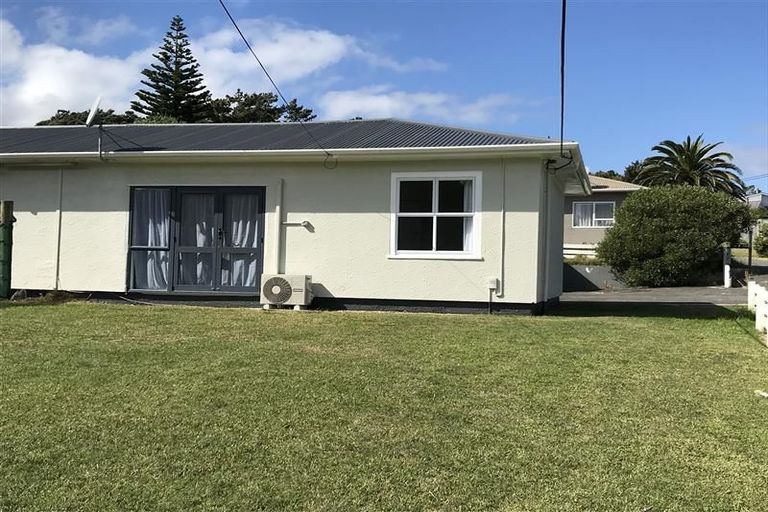 Photo of property in 48 Rangiora Street, Castlecliff, Whanganui, 4501