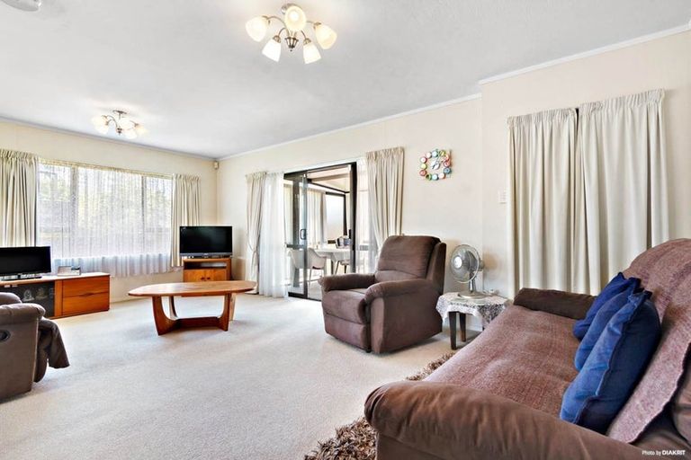 Photo of property in 2/9 Clayburn Road, Glen Eden, Auckland, 0602