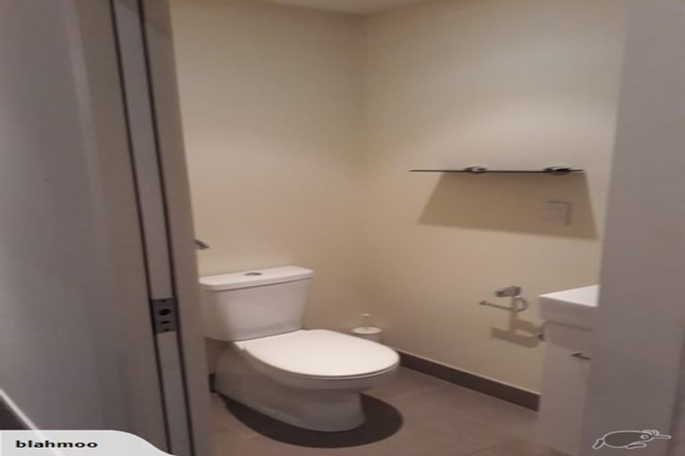 Photo of property in Las Olas De Cuba, 2/35 Torrens Terrace, Mount Cook, Wellington, 6011