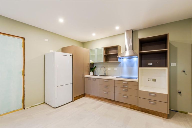 Photo of property in 7 Waterfront Road, Mangere Bridge, Auckland, 2022