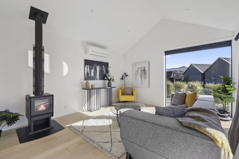 Photo of property in 4 Kotuku Lane, Jacks Point, Queenstown, 9371