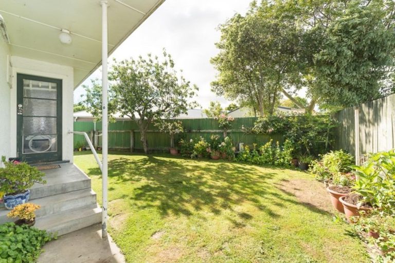 Photo of property in 2 Surrey Crescent, Hokowhitu, Palmerston North, 4410