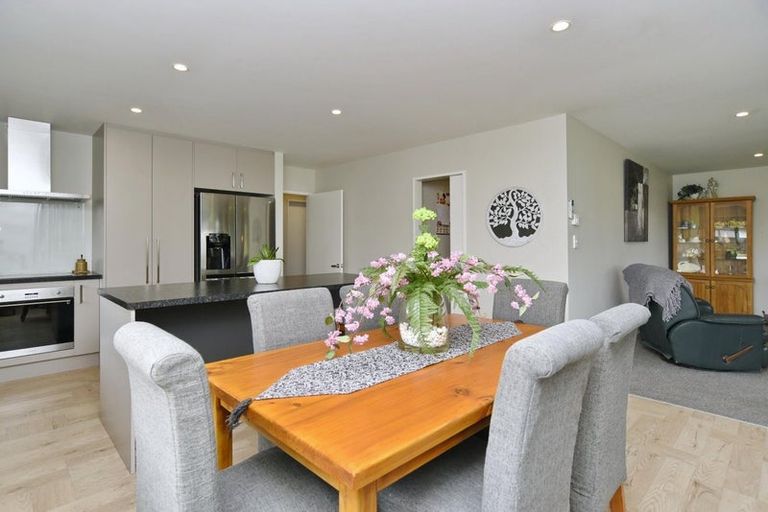 Photo of property in 2 Stratford (pvt) Way, Rangiora, 7400