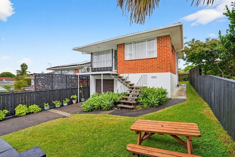 Photo of property in 1/3 Butterworth Drive, Glendene, Auckland, 0602