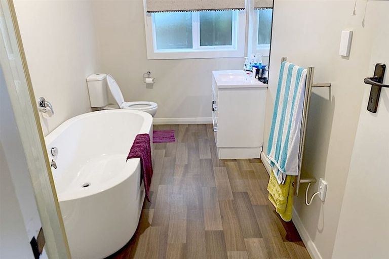 Photo of property in 33 New Brighton Road, Shirley, Christchurch, 8061