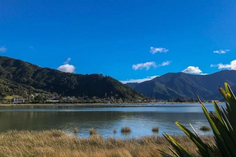 Photo of property in 127 Queen Charlotte Drive, Havelock, Picton, 7281