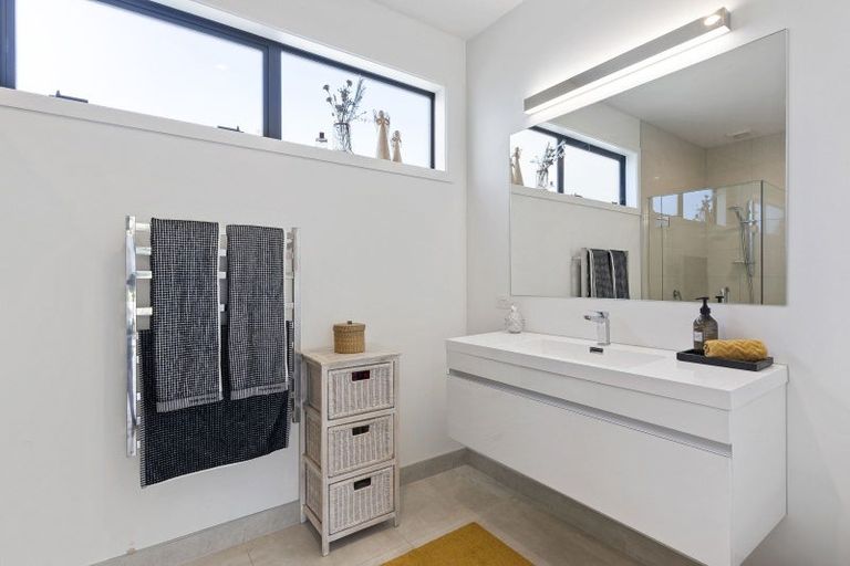 Photo of property in 32 Defender Crescent, Beachlands, Auckland, 2018