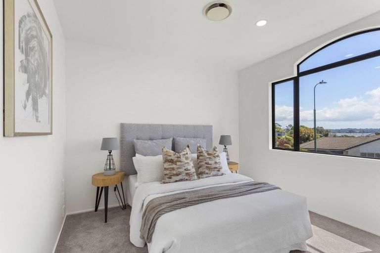 Photo of property in 36 Lorikeet Place, Unsworth Heights, Auckland, 0632