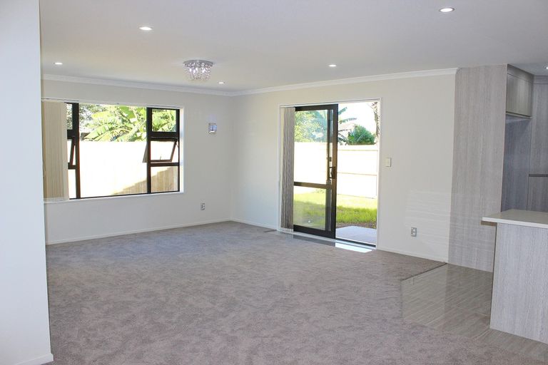 Photo of property in 706a Massey Road, Mangere, Auckland, 2022